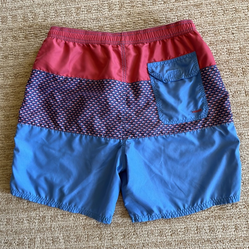 Vineyard Vines mens patriotic swim trunks / board shorts, size L. - Picture 2 of 6